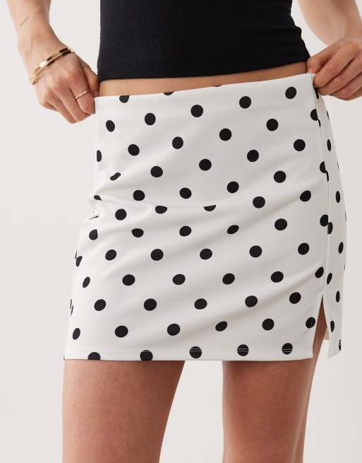Minifalda acampanada con detalle de abertura y estampado de lunares de ASOS DESIGN, 5 de 5