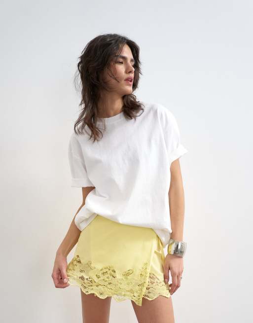 Minifalda amarillo pastel cruzada con bajo de encaje de Topshop, 2 de 5