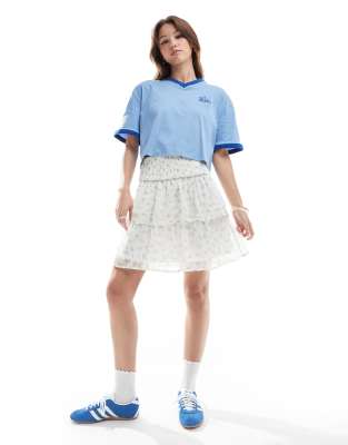 Minifalda azul escalonada con estampado de florecitas Smilla de Vero Moda - view 1