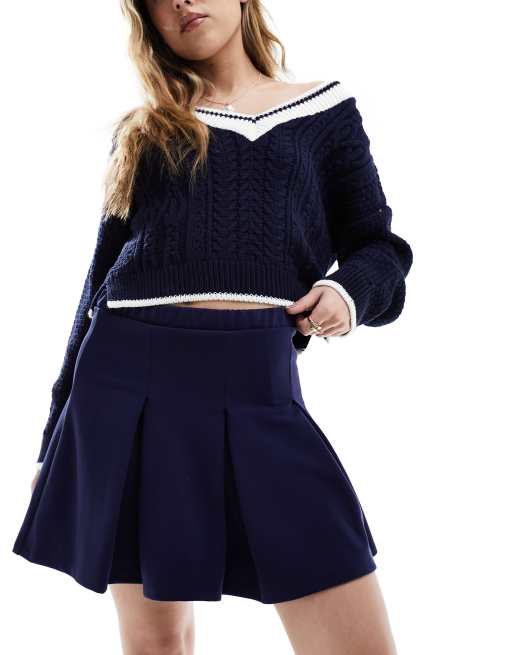 Minifalda azul marino con diseño plisado de Pieces