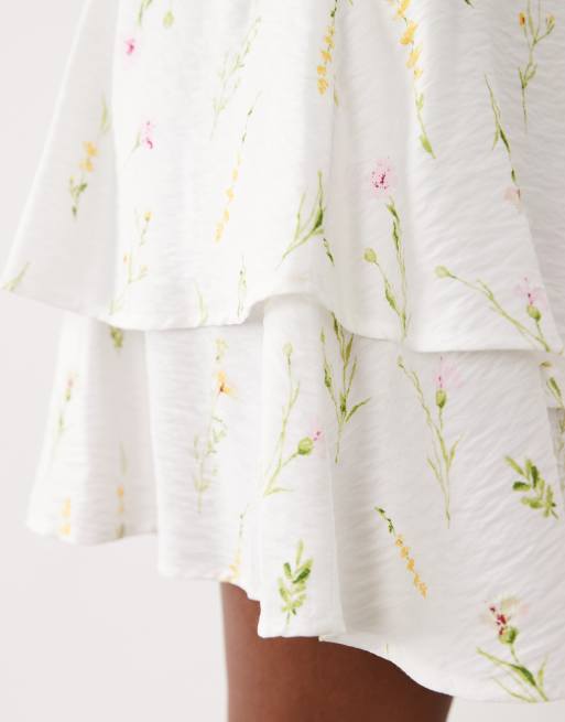 Minifalda blanca escalonada con vuelo y estampado floral de VILA, 3 de 5