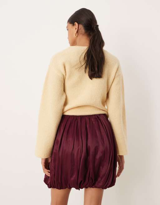 Minifalda color ciruela con bajo abullonado de satén de ASOS DESIGN, 2 de 5