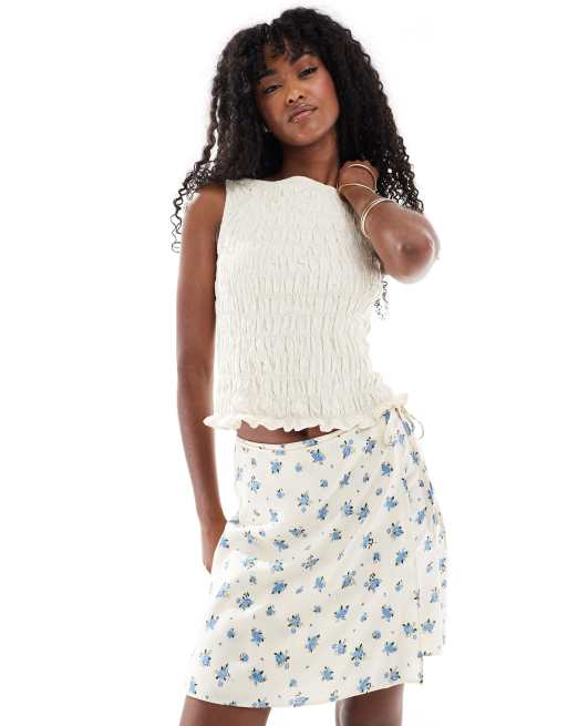 Minifalda color crema cruzada con estampado floral de New Look, 2 de 5