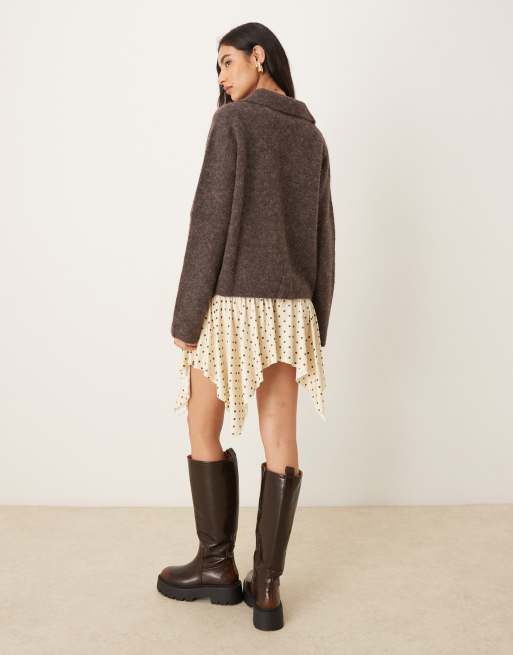 Minifalda color crema de lunares con bajo asimétrico de ASOS DESIGN, 3 de 5