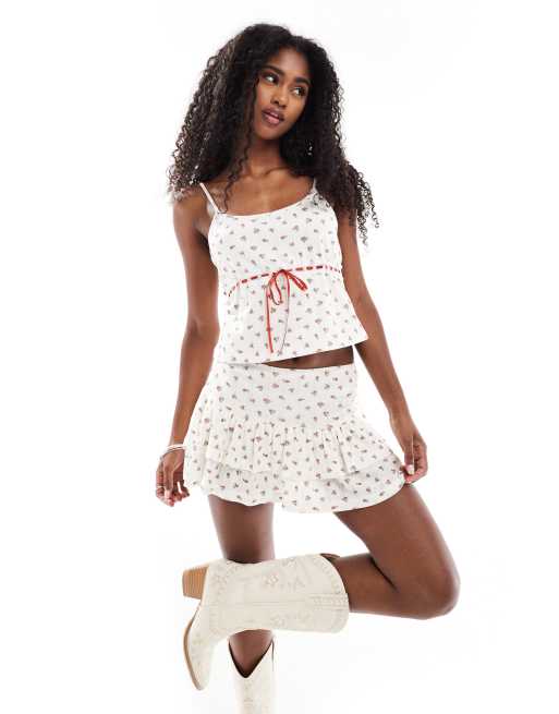 Minifalda color crema de talle bajo con estampado de florecitas rojas de punto pointelle de Daisy Street (parte de un conjunto)