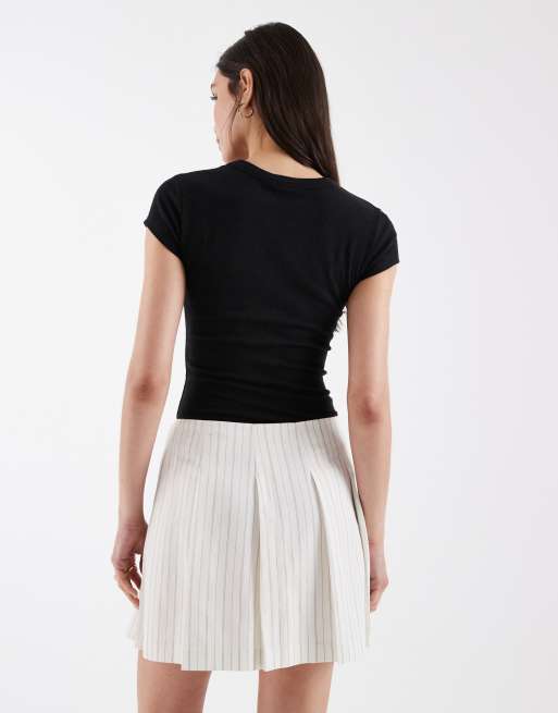 Minifalda de sastre color crudo plisada con pinzas de ASOS DESIGN, 3 de 5