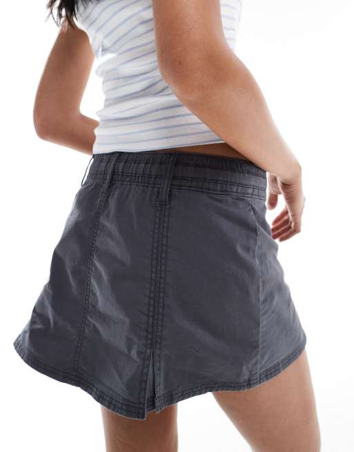 Minifalda gris con pliegues de Hollister, 4 de 5