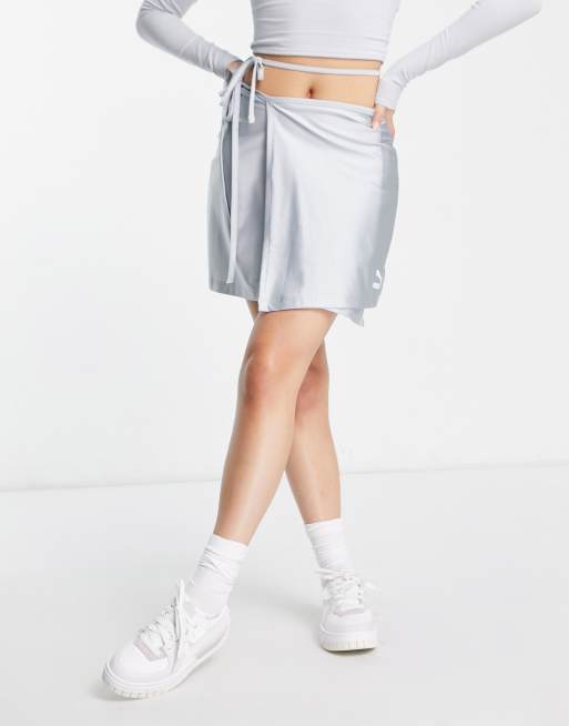 Minifalda gris pastel con detalle cruzado de PUMA