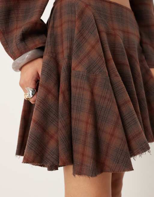 Minifalda marrón a cuadros con detalle voluminoso de ASOS DESIGN (parte de un conjunto), 3 de 5