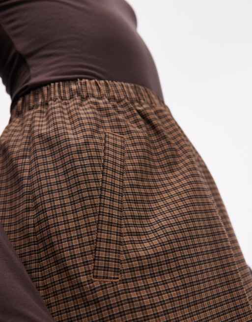 Minifalda marrón a cuadros de mezcla de lana de ARKET, 2 de 4