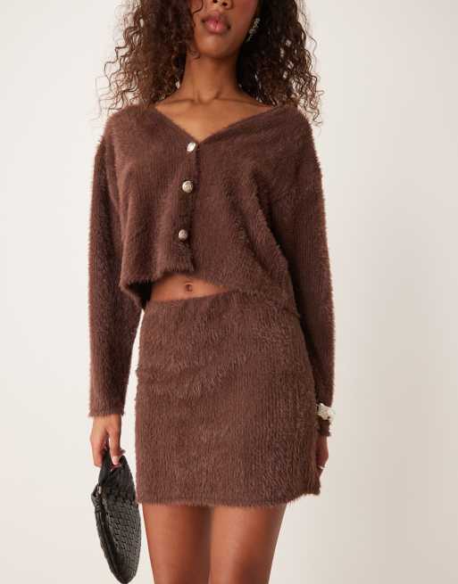 Minifalda marrón chocolate con detalle de botón de punto cepillado de Miss Selfridge (parte de un conjunto), 2 de 5
