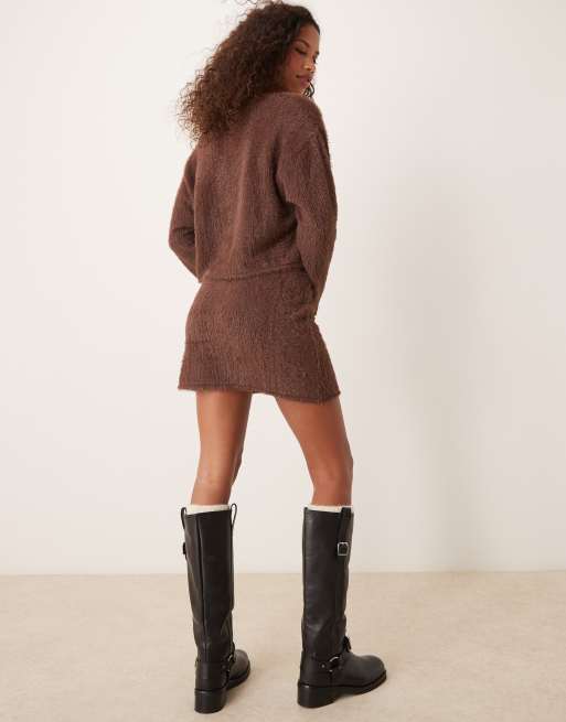 Minifalda marrón chocolate con detalle de botón de punto cepillado de Miss Selfridge (parte de un conjunto), 4 de 5