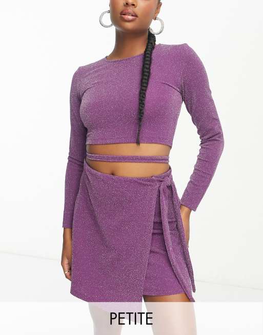 Minifalda morada efecto purpurina con lazada lateral de Pieces Petite