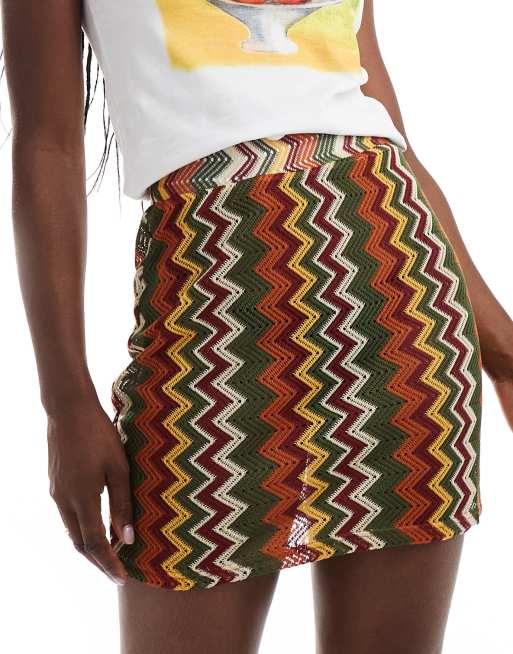 Minifalda multicolor con diseño de chevrón de croché de Extro & Vert