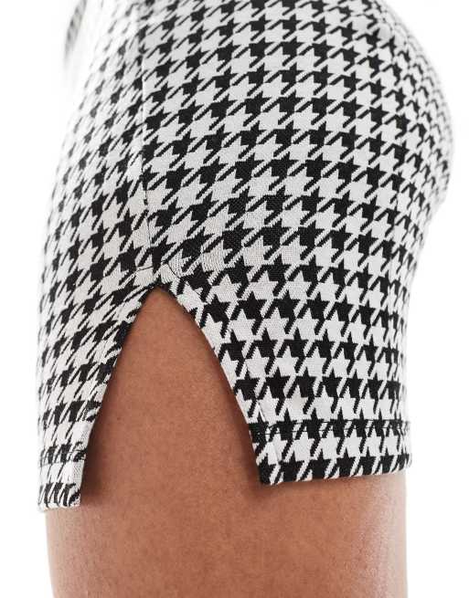 Minifalda muy corta a cuadros monocromáticos con abertura delantera de ASOS DESIGN, 5 de 5
