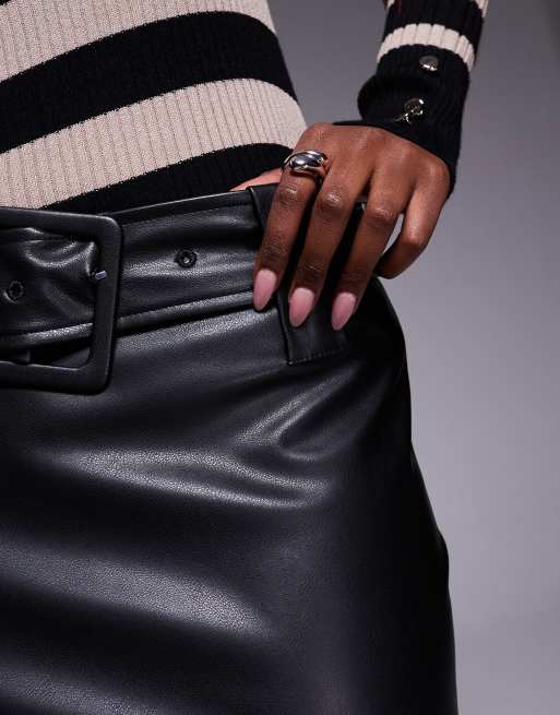 Minifalda muy corta negra con cinturón de tejido efecto cuero de ASOS DESIGN, 3 de 5