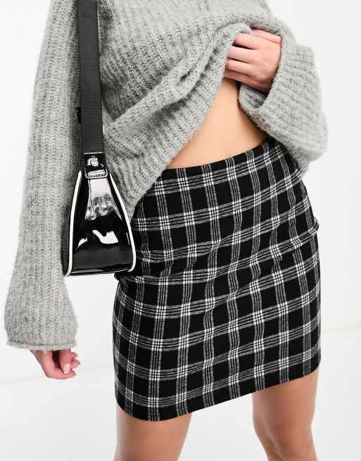 Minifalda negra ajustada a cuadros de New Look