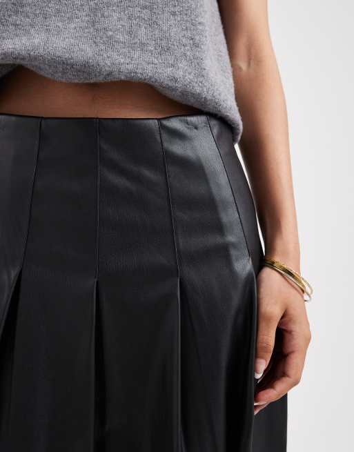 Minifalda negra plisada de poliuretano de New Look Petite, 5 de 5
