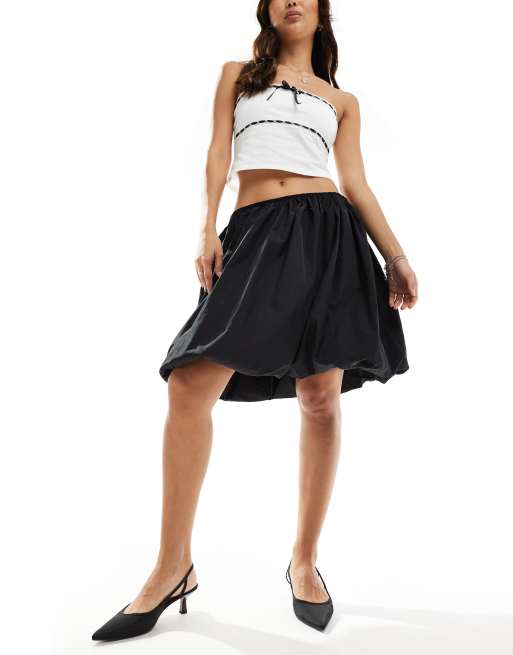 Minifalda negra voluminosa de corte globo Olivia de Weekday