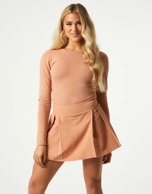 Minifalda pantalón color camel plisada exclusiva de Outrageous Fortune