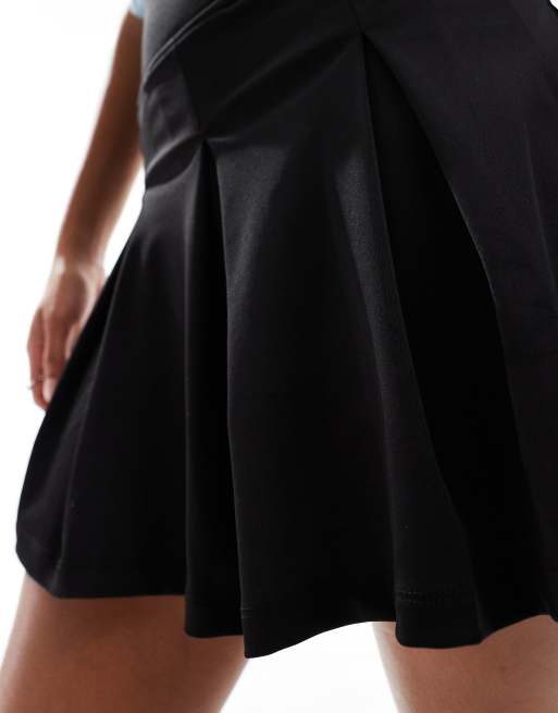 Minifalda pantalón negra plisada de estilo tenista de Miss Selfridge, 3 de 5