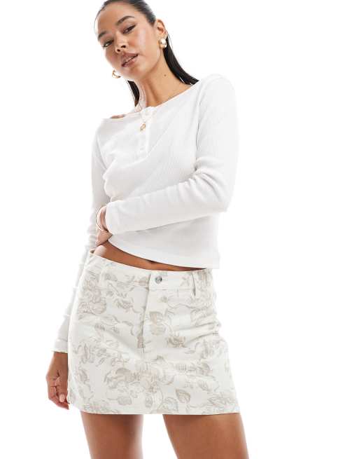 Minifalda vaquera con estampado floral y acabado lavado de ASOS DESIGN, 2 de 5