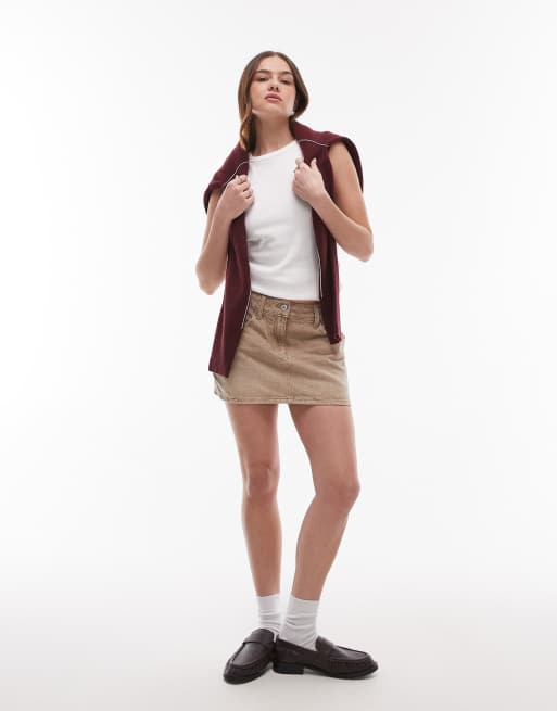 Minifalda vaquera muy corta con lavado marrón de Tommy Jeans