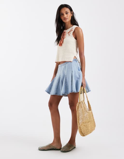 Minifalda vaquera plisada con lavado descolorido y godets de Levi's, 3 de 5