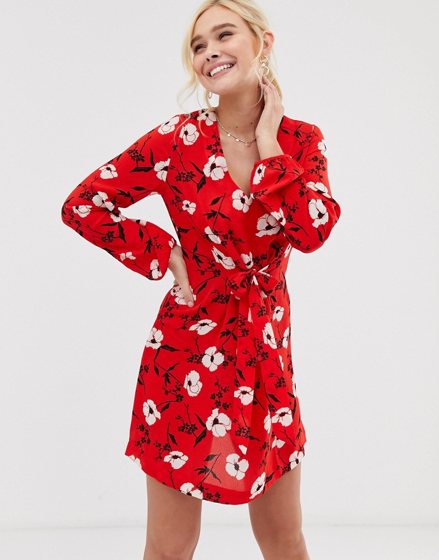 Minikjole med slå-om-front i blomsterprint fra Gilli-Rød