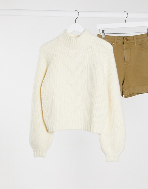 Minimum cable knit jumper with puff sleeves in white