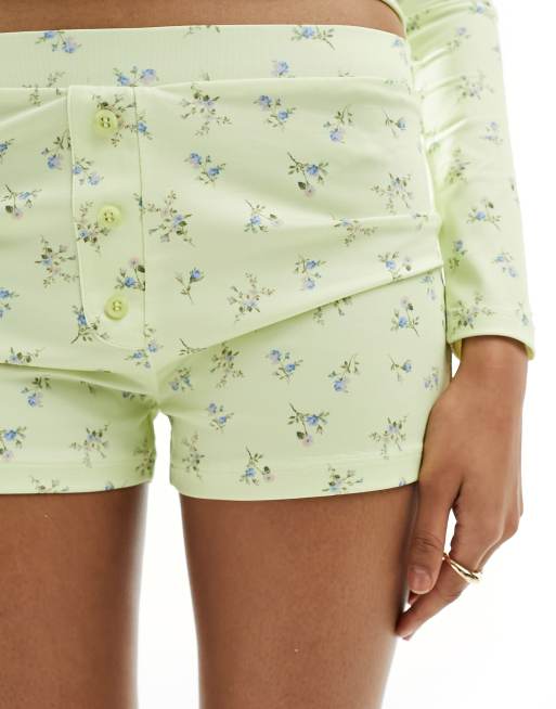 Minishorts color limón con estampado de florecitas de ASOS DESIGN (parte de un conjunto)