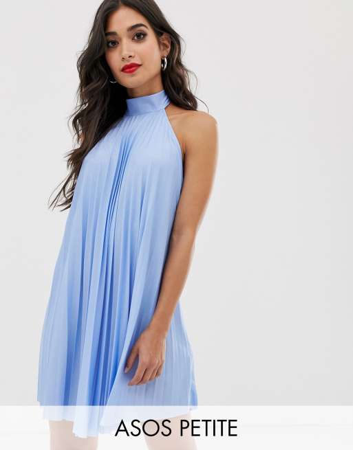 Minivestido plisado con cuello halter y sin espalda de ASOS DESIGN petite