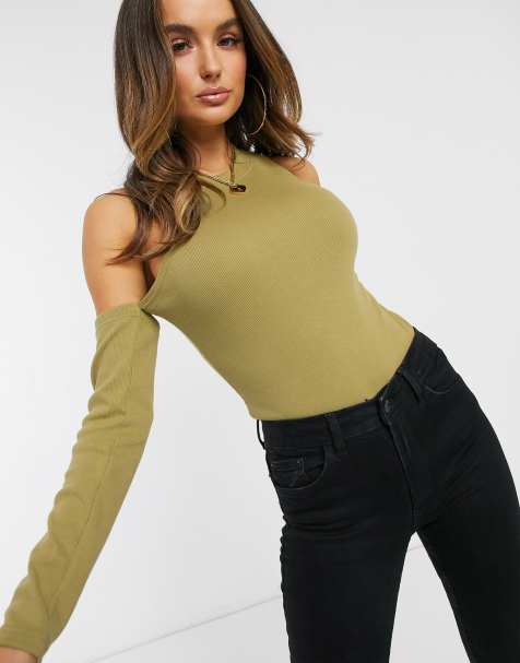 Misguided – Gerippter Bodysuit mit Schulterausschnitten in Blasskhaki