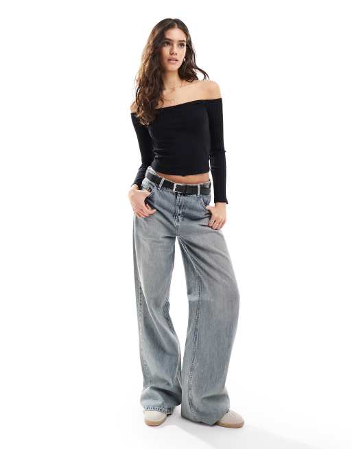 Miss Selfridge – 2er-Pack gerippte Oberteile in Weiß und Schwarz mit Carmen-Ausschnitt, 2 von 4