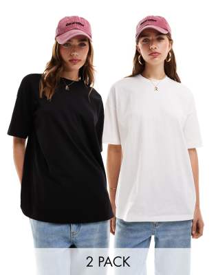 Miss Selfridge - 2er-Pack Oversize-T-Shirts in Schwarz und Weiß-Bunt