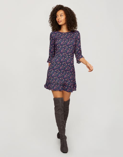 Miss Selfridge - Aangerimpelde jurk met fijne print en ruches aan de zoom in paars