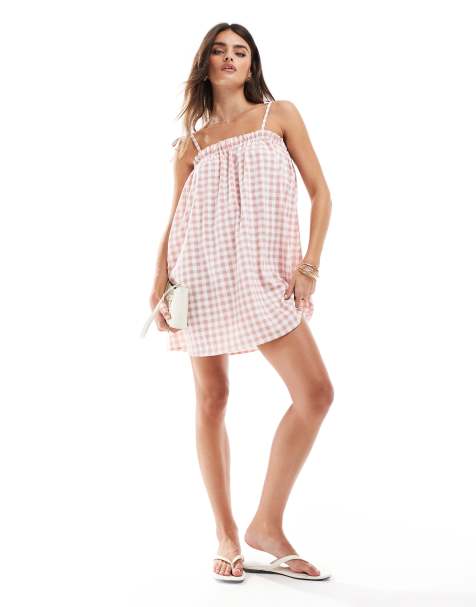 Miss Selfridge - Aangerimpelde jurk met gestrikte schouders in roze gingham ruit - view 1