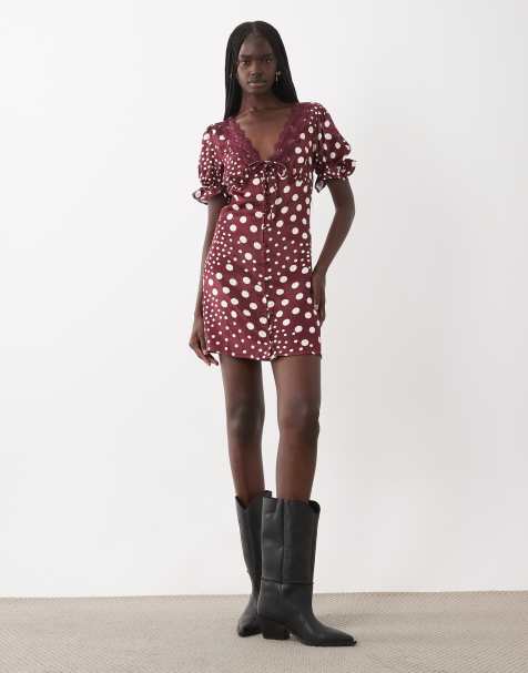 Miss Selfridge abito corto in raso con profili in pizzo a pois - view 1