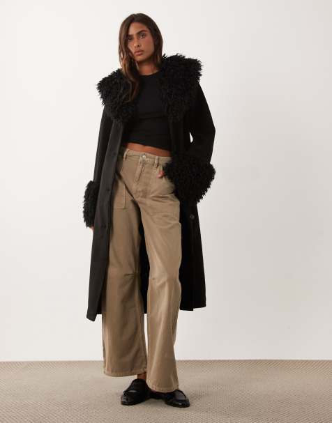 Miss Selfridge - abrigo trench de suedette con ribete de piel sintética en negro - view 1