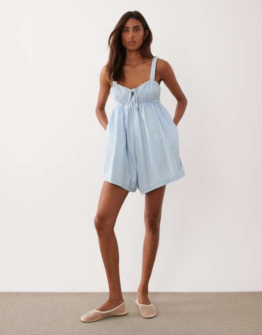 Miss Selfridge - Afbleget forvasket playsuit i denim med pintucks, 2 af 4