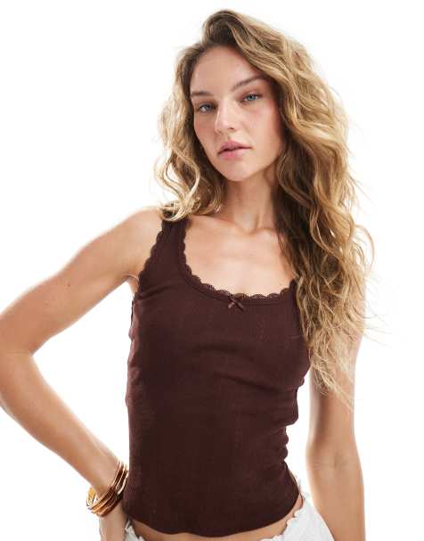 Miss Selfridge - Ajourgebreid hemdje met kanten rand in donkerbruin - view 1