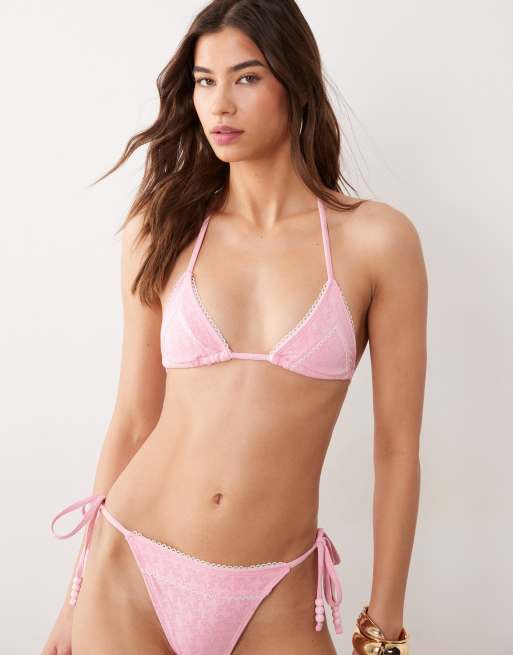 Miss Selfridge - Ajourgebreide bikini met kanten rand en strikbandjes in roze, 2 van 3