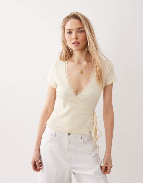 Miss Selfridge - Ajourgebreide overslagtop met geschulpt detail in lichtgeel - view 1