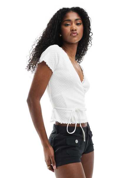 Miss Selfridge - Ajourgebreide top met overslag in wit - view 1