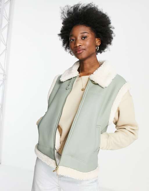 Miss Selfridge – Ärmellose Pilotenjacke in Salbeigrün