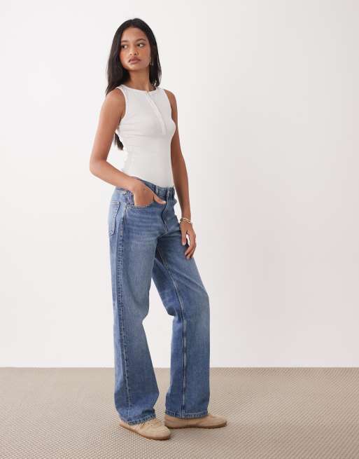 Miss Selfridge – Ärmelloser Body in Weiß mit durchgehender Knopfleiste, 2 von 4
