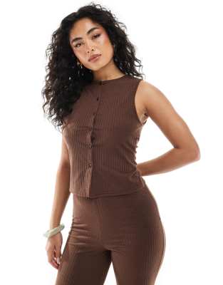 Miss Selfridge - Ärmelloses Oberteil in Schokobraun mit Rippung und Knopfleiste, Kombiteil