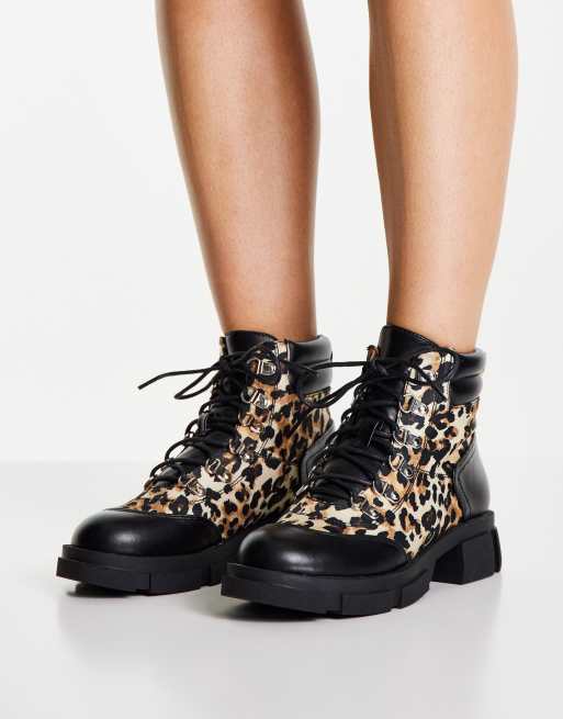 Miss Selfridge – Armour – Stiefel mit Ösen-Schnürung und Leopardenmuster , 2 von 4