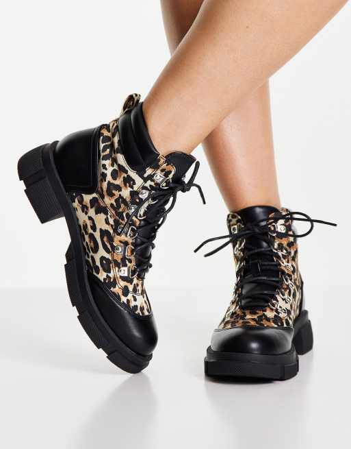 Miss Selfridge – Armour – Stiefel mit Ösen-Schnürung und Leopardenmuster , 4 von 4