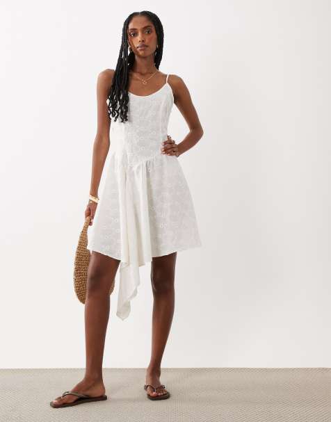 Miss Selfridge - Asymmetrische mini cami-jurk met broderie in ivoorwit - view 1